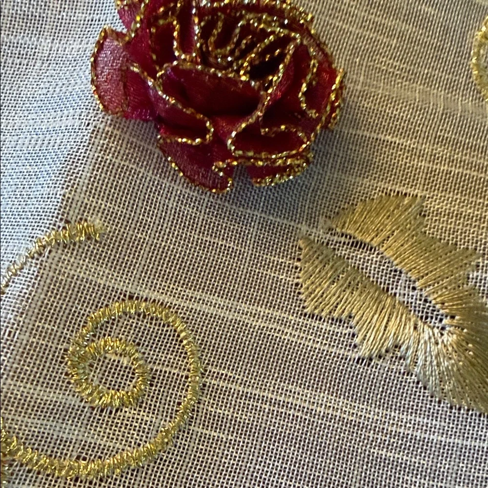 Square Embroidered 3D Floral Table runner Embroidered Floral Cream & Red New